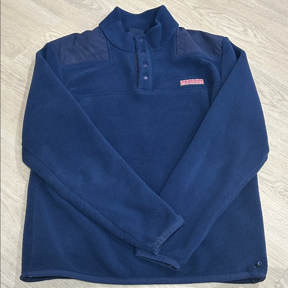 Vineyard vines pull over
